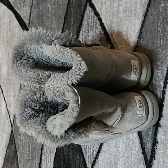 UGG BAILEY BUTTON CLASSIC SHORT GRAY BOOTS PRICE FIRM - Picture 8 of 12